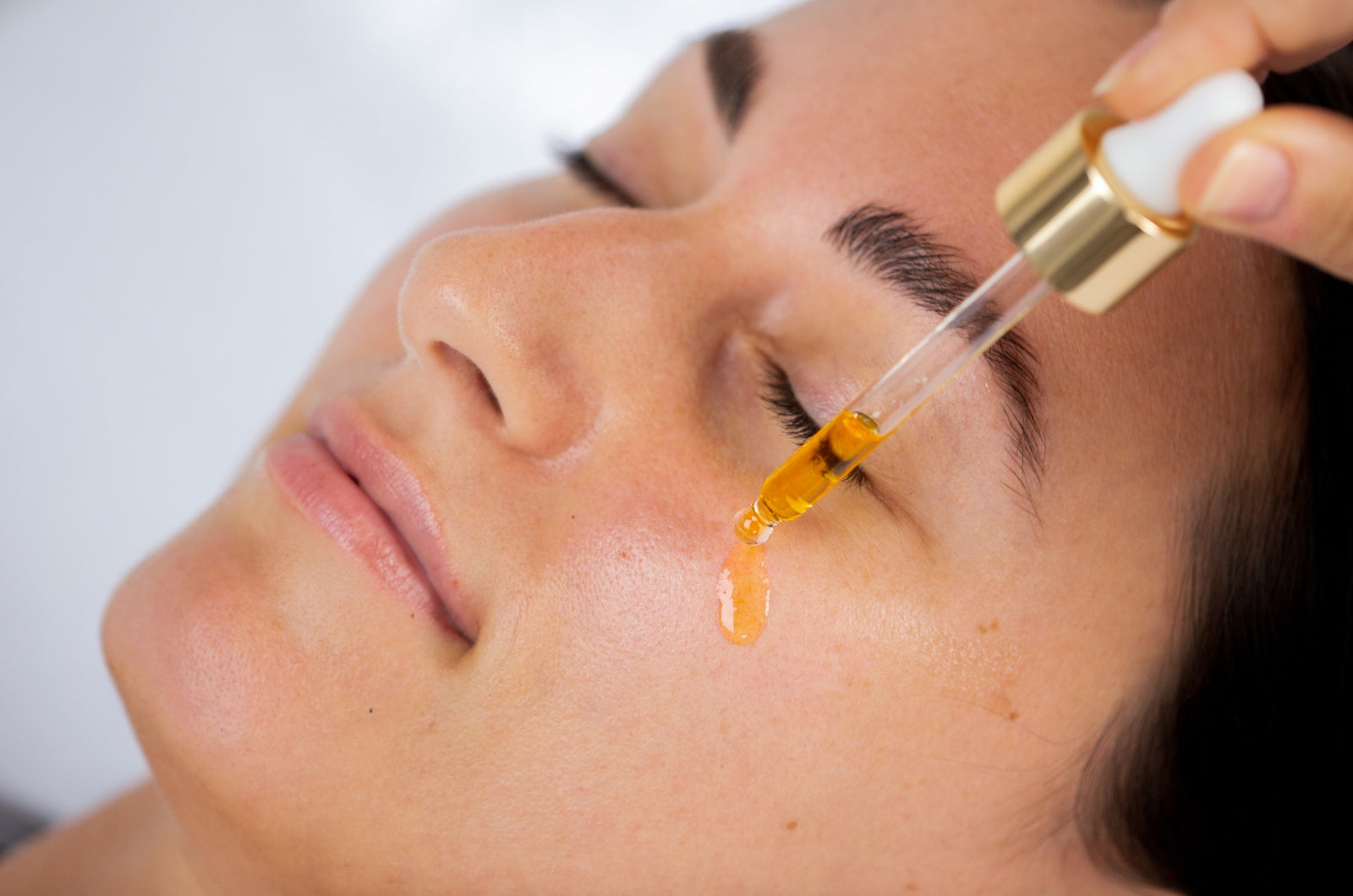 4 Reasons To Love Using Vitamin C Serum For Face
