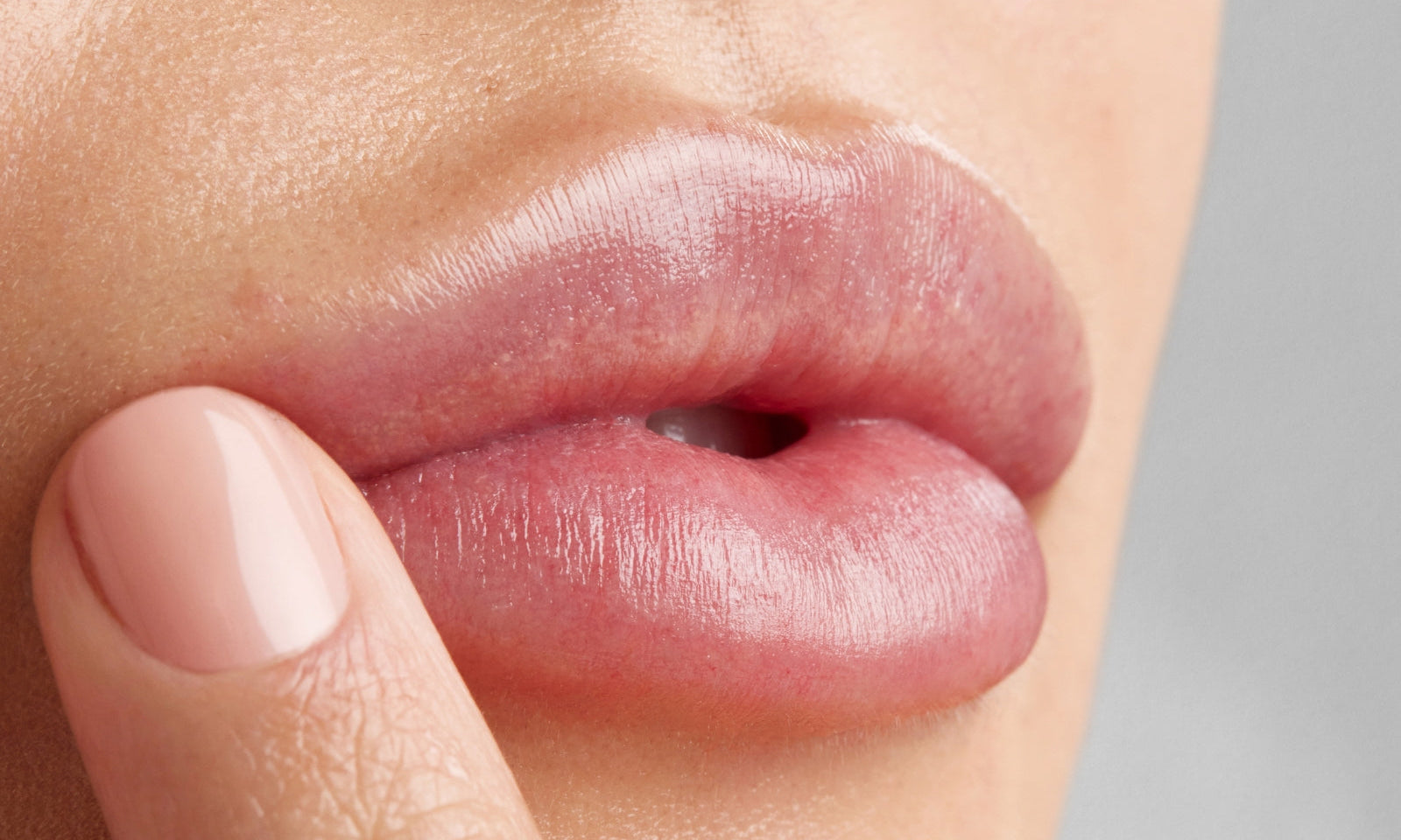 4 Important Reasons to Use a Lip Scrub Regularly