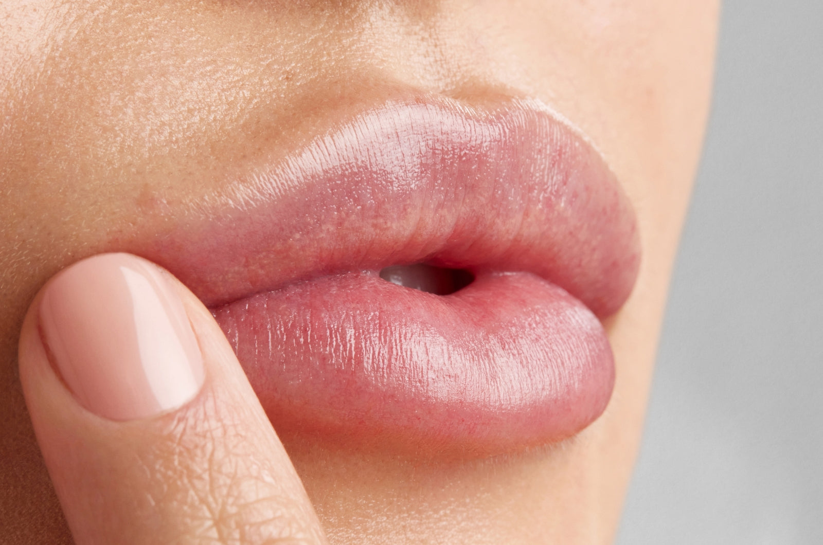 4 Important Reasons to Use a Lip Scrub Regularly